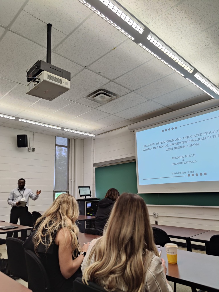 A lab member presenting on relative deprivation among women in a social protection programme in Ghana